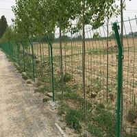 厂家供应果园圈地护栏、小区园林花坛铁丝围栏、双边护栏网可定制